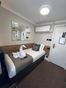 Superior Single Room room in Tudor Court Hotel