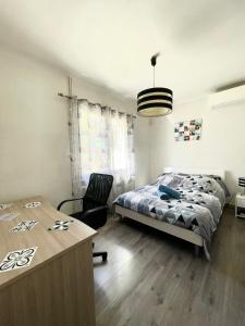 Maisons de vacances Villa GALEJADE in a quiet location with garden - On the heights of Toulon : photos des chambres