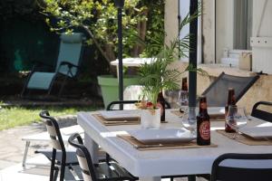 Maisons de vacances Villa GALEJADE in a quiet location with garden - On the heights of Toulon : photos des chambres