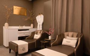 Hotels Hotel Barriere Le Grand Hotel Dinard : photos des chambres
