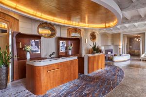 Hotels Hotel Barriere Le Grand Hotel Dinard : photos des chambres