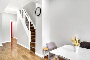 4G8 Abnb-Style 3BR Darling Harbour Terrace, Parkside & Garage