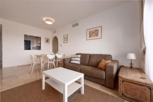 Duquesa Suites 2424 AZURE SKYLINE