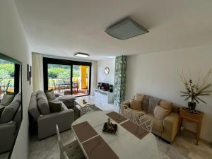 Green Hill Apartment