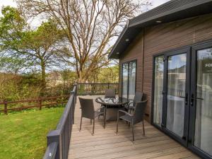 16 Manleigh Park