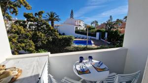 Apartamento 2 quartos, 2 wc, vista mar e piscina