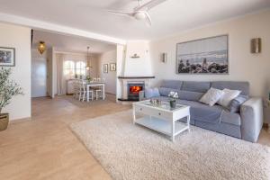 Lovely townhouse, several terraces, garden, pool