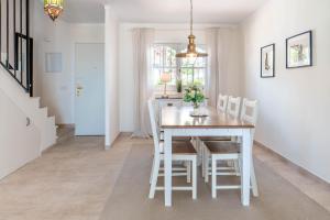 Lovely townhouse, several terraces, garden, pool