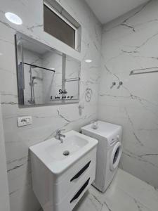 Kejdi Golem Central Apartment