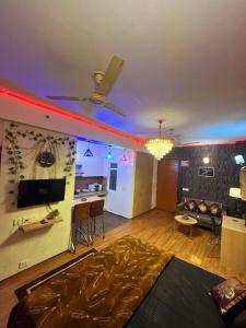 Palm Breeze Luxury Studio Apartment