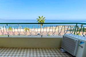 Seafront Apartment for 6 Promenade des Anglais