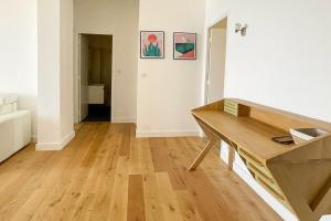 Seafront Apartment for 6 Promenade des Anglais