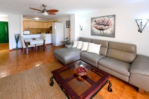 Excelent location 5 min to the beach