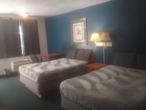 King Bed Hotel Studio 131