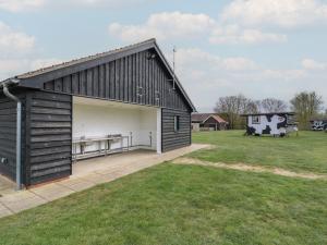 Buttercup Cow Shed 3