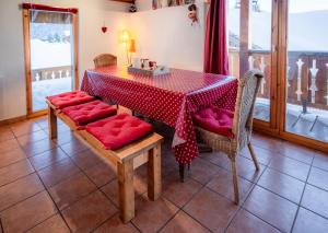 Le Cocon Detached chalet (6p). 3 bedrooms and 2 bathrooms