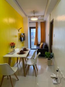 Lemon Room in S Residences near MOA, Airport, US Embassy by Prime Stay