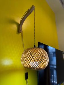 Lemon Room in S Residences near MOA, Airport, US Embassy by Prime Stay