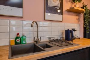 Beautiful 2 Bedroom Flat Next to Brighton Beach With Free Parking