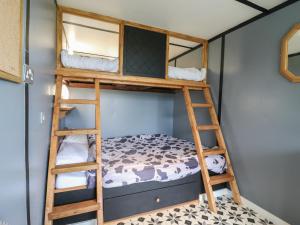 Dozy Dotty Cow Shed 4