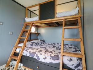 Dozy Dotty Cow Shed 4