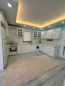 Denizin ve doğanın birleştiği yerde mükemmel bir tatil için mükemmel bir villa 9 yataklı- 4 yatak odalı-3 banyolu-3 klimalı