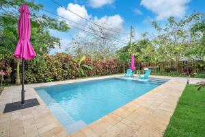 The Frolics -Stunning Wilton Manors Pool Home