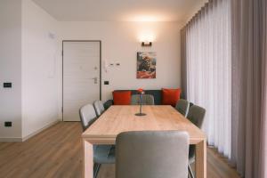 Costa Blu-Pool and Terrace overlooking the lake