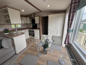 Oak Village 17 - HOT TUB Grange Leisure Park, Mablethorpe - Central heating, Pet friendly - Meadow Lakes Caravan & Lodge Hire