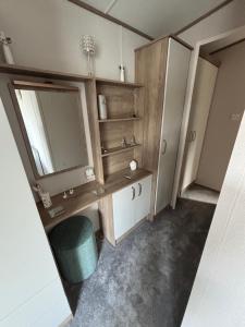 Oak Village 17 - HOT TUB Grange Leisure Park, Mablethorpe - Central heating, Pet friendly - Meadow Lakes Caravan & Lodge Hire