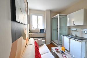 Petit studio pratique Neuilly-sur-Seine - II