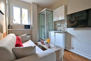 Petit studio pratique Neuilly-sur-Seine - II