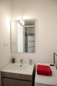 Appartements Le Moment Bien-Etre - jacuzzi privatif, terrasse et parking gratuit au centre de Saint-Omer : photos des chambres