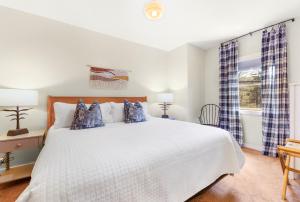 King Suite room in Phoenicia Lodge