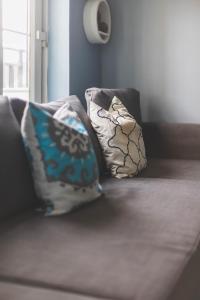 Cosy 2BR, Free Parking, 8min to City Airport