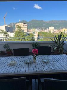 Elins View Stylish Central Apartment with Panoramic Terrace