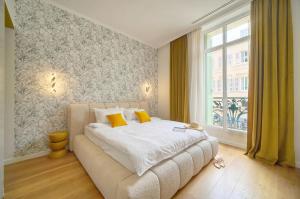 Tiffany Luxury 4BDR and 4Bath next to Palais