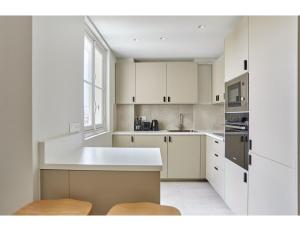 Residence Trocadero by Studio prestige