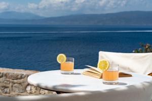 Acqua Vista Apartments with private beachfront