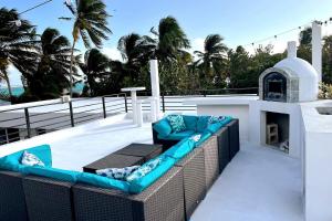 Belize Oceanfront Villa w Pool, Beach & Pier