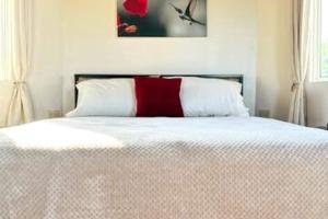 Stellar Cottage w Amazing Views on Hummingbird Hwy