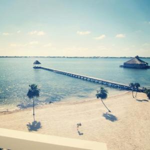 Spacious 6BR Bay-Side Waterfront Villa San Pedro