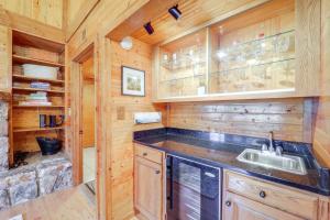 Walk to Ski Slopes Sugar Mountain Unit with Balcony