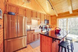 Walk to Ski Slopes Sugar Mountain Unit with Balcony