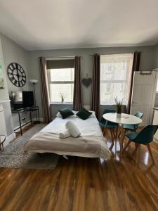 Spacious Studio Near Hyde Park