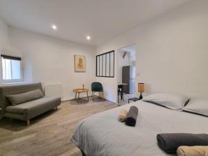 Renovated 2-room apartment in historic center