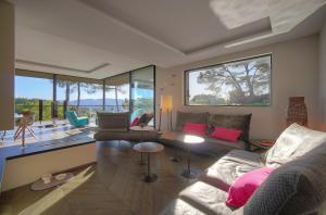 FRGK TTWHYNOT Luxury Contemporary Villa Pool, Garden & Ultra-Fast Wi-Fi