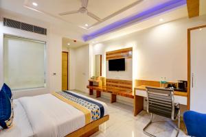 The York Legacy Hotel - 2 Minutes Walk From New Delhi Railway Station