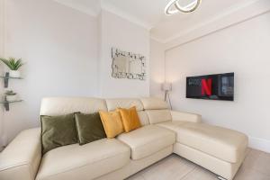 Spacious 3-BR Home with Garden & Free Parking near Ilford and Barking