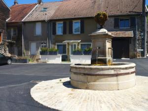 Maisons de vacances Gite La Fontaine Proche route des vins de Cote d-Or, Circuit Prenois : photos des chambres